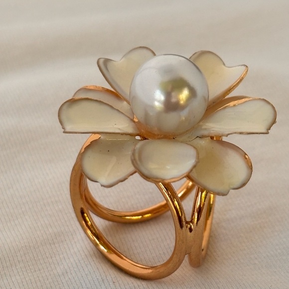 Floral Pearl Scarf Ring - Picture 10 of 14